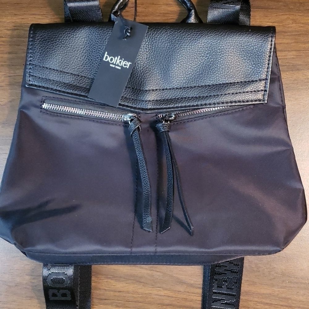 NEW Botkier Trigger Mini‎ Backpack Logo Straps - Picture 2 of 7